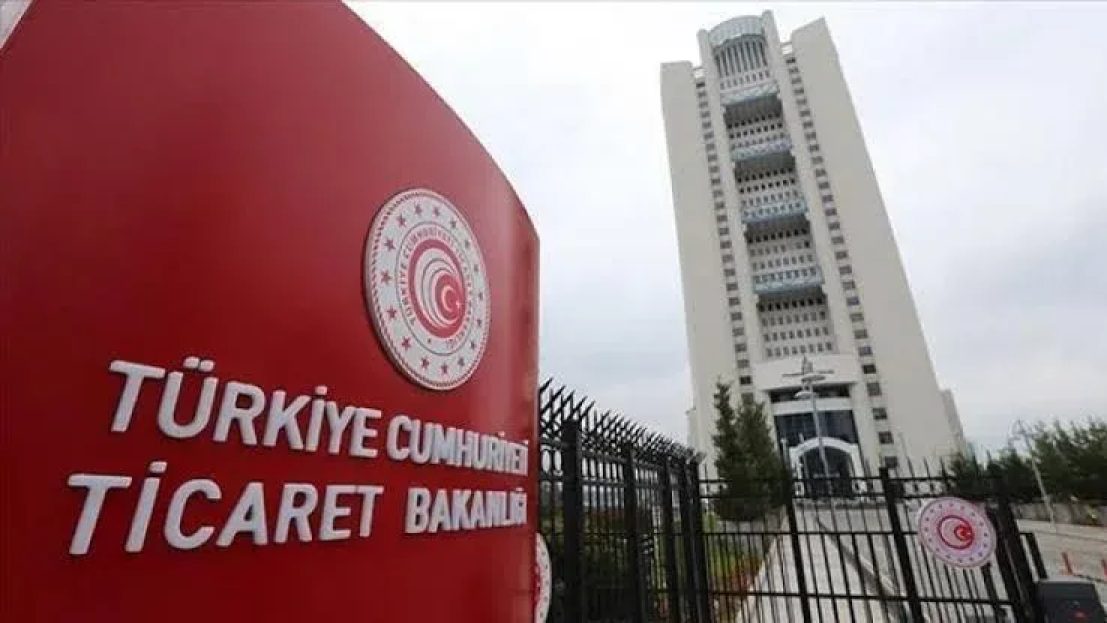 Gümrüklerde kaçak yakalama operasyonunda ele geçirilen uyuşturucu ve ticari eşyalar