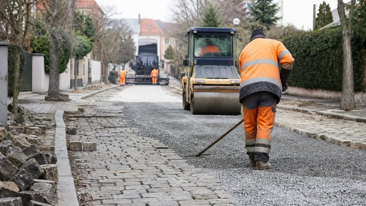Temsili görsel: Mezarlık yolu yol bakım çalışması tamamlanmış, Ordu Caddesi'nde düzgün asfalt görünümü