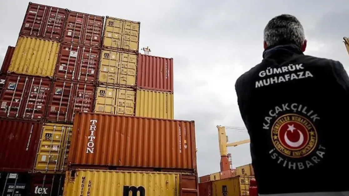 Gümrük kapısı uyuşturucu operasyonunda ele geçirilen paketler ve narkotik köpeği Axel